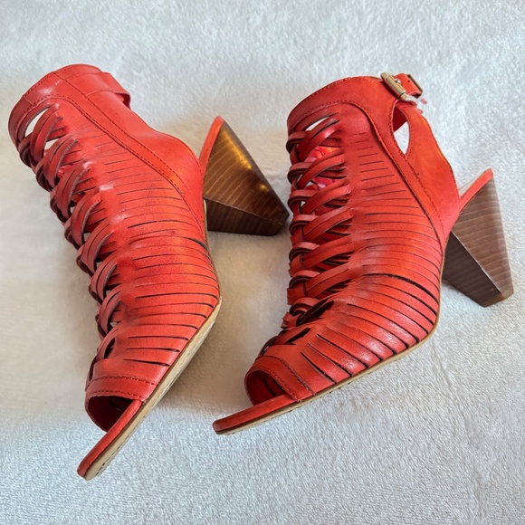 Size 12 Vince Camuto Red Emore Leather Woven Sandal - Picture 7 of 13